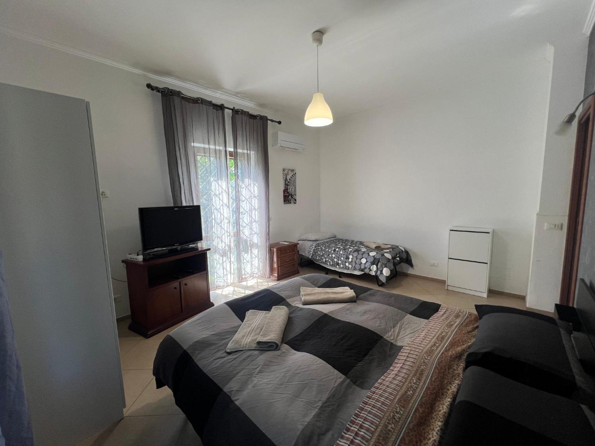 -5 Min From Bus Stop-Free Parking Экстерьер фото